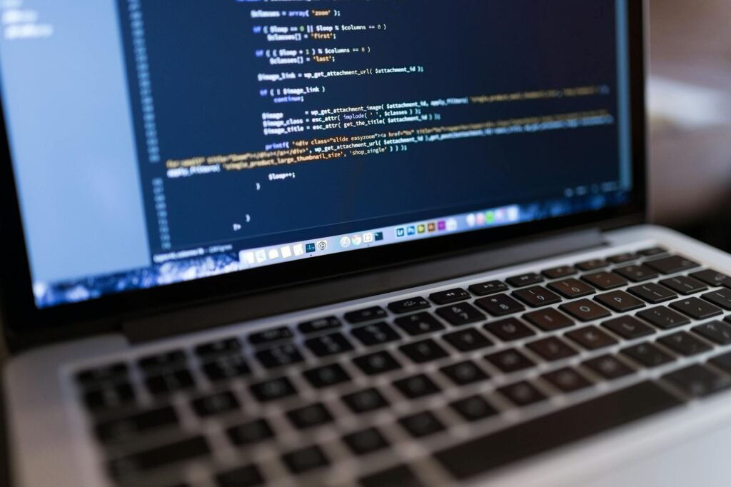 WordPress vs Custom-Coded Websites: Which Should You Learn in 2026?